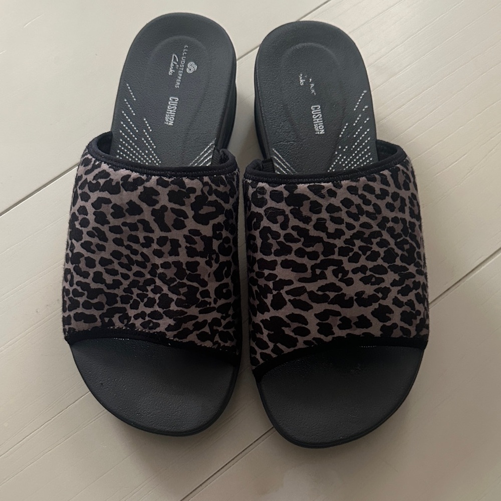 Clarks Cloudsteppers Leopard Print Slide Sandals